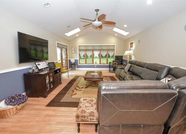 Property at 15 Hillside Ave, Suffern, NY 10901, 3 beds, 2 baths