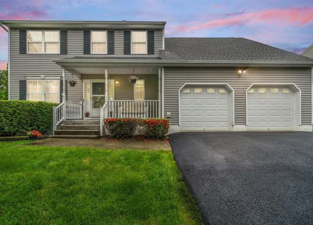 Property at 4 Ramblewood Dr, Newburgh, NY 12550, 4 beds, 3.5 baths