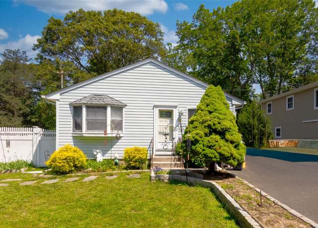 Property at 85 Ferndale Ave, Selden, NY 11784, 3 beds, 1.5 baths