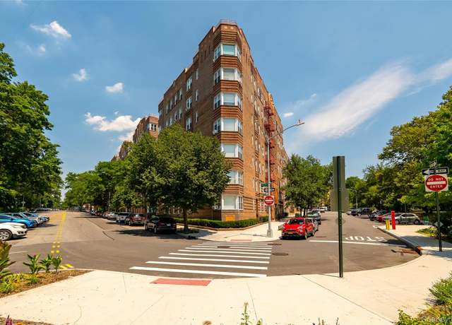 Property at 601 Pelham Pkwy N #514, Bronx, NY 10467, 1 bed, 1 bath