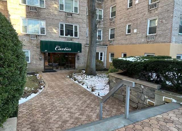Property at 21 Bond St Unit 2H, Great Neck, NY 11021, 1 bath