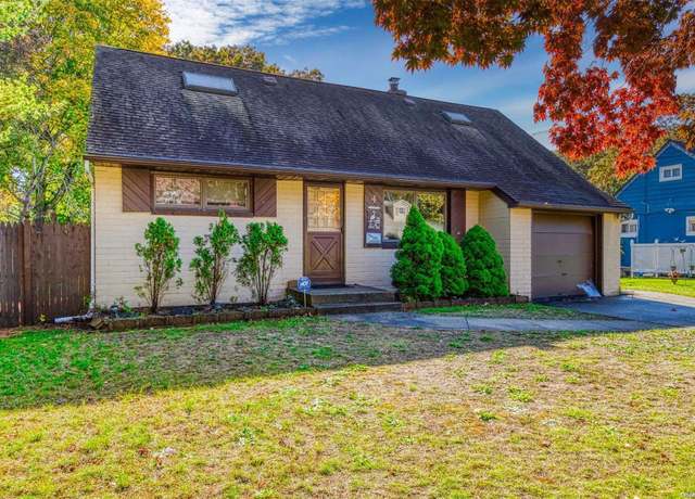 Property at 4 Krause St, Bay Shore, NY 11706, 4 beds, 1 bath