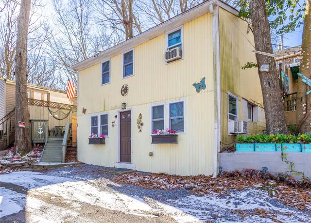 Property at 5 Surfway S, Baiting Hollow, NY 11933, 4 beds, 2 baths