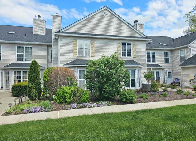 Property at 53 Olde Wagon Rd #53, Warwick, NY 10990, 2 beds, 1.5 baths