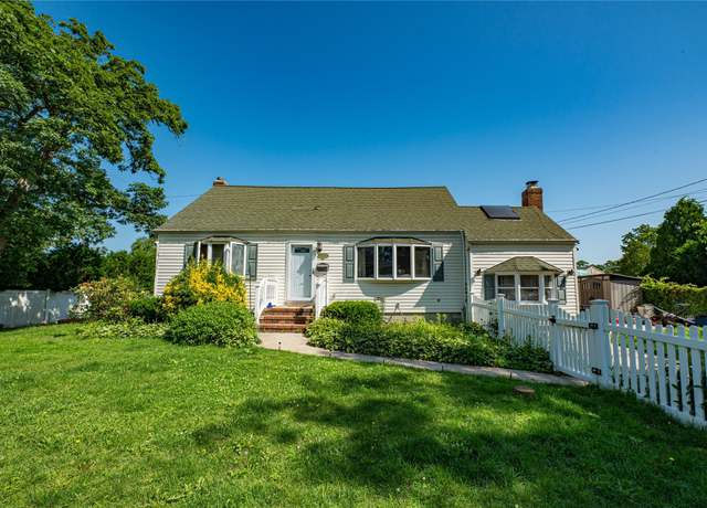 Property at 805 Arlington Rd, West Babylon, NY 11704, 3 beds, 2 baths