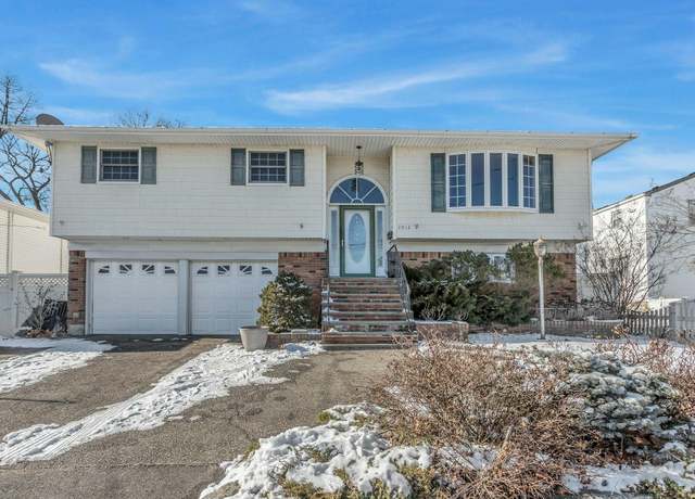 Property at 2912 Moreland Ave, Oceanside, NY 11572, 3 beds, 2 baths