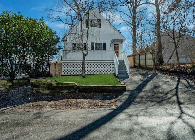 Property at 4 Mars Rd, Rocky Point, NY 11778, 2 beds, 2 baths