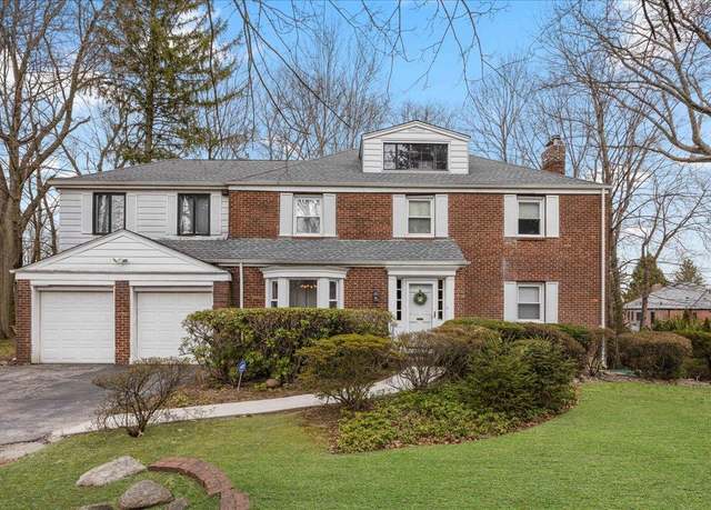 Property at 11 Blenheim Dr, Manhasset, NY 11030, 4 beds, 3.5 baths