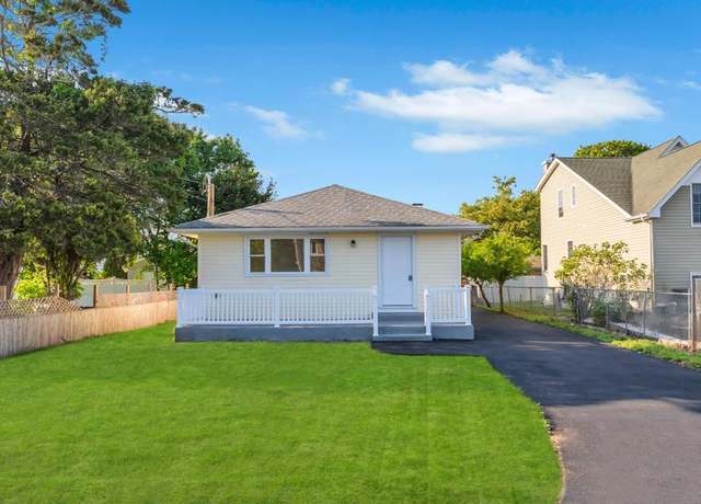Property at 7 Argyle Dr, Shirley, NY 11967, 3 beds, 2 baths