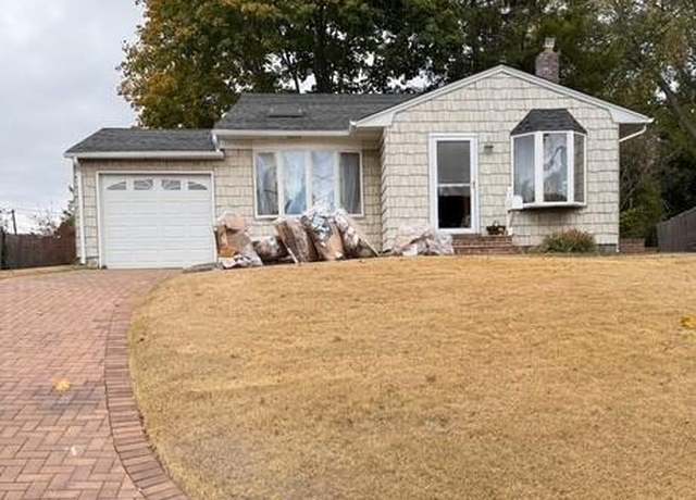 Property at 7 Byrd Ct, Kings Park, NY 11754, 3 beds, 1 bath