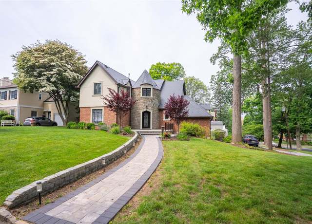 Property at 2 Wyngate Pl, Great Neck, NY 11021, 4 beds, 4 baths