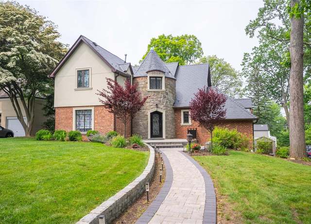 Property at 2 Wyngate Pl, Great Neck, NY 11021, 4 beds, 4 baths
