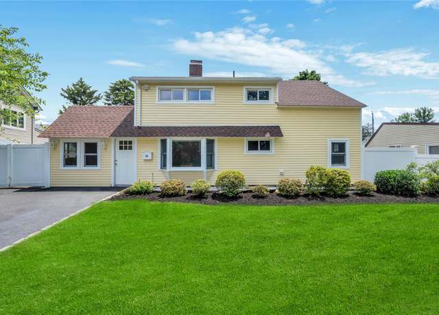 Property at 33 Beacon Ln, Hicksville, NY 11801, 5 beds, 2 baths
