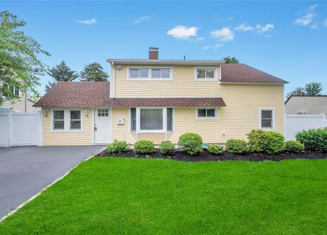 Property at 33 Beacon Ln, Hicksville, NY 11801, 5 beds, 2 baths