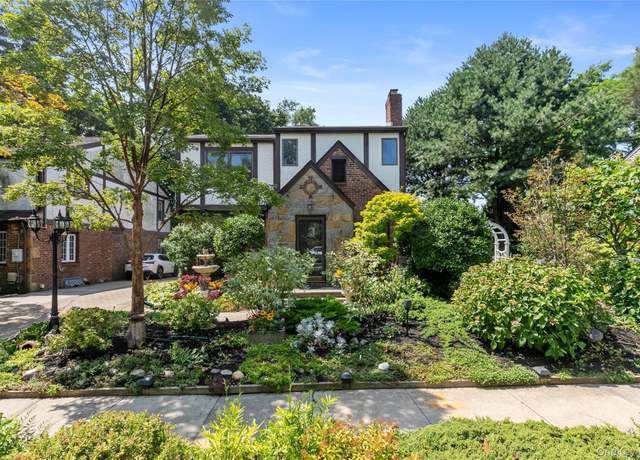 Property at 73 Jayson Ave, Great Neck, NY 11021, 5 beds, 3 baths