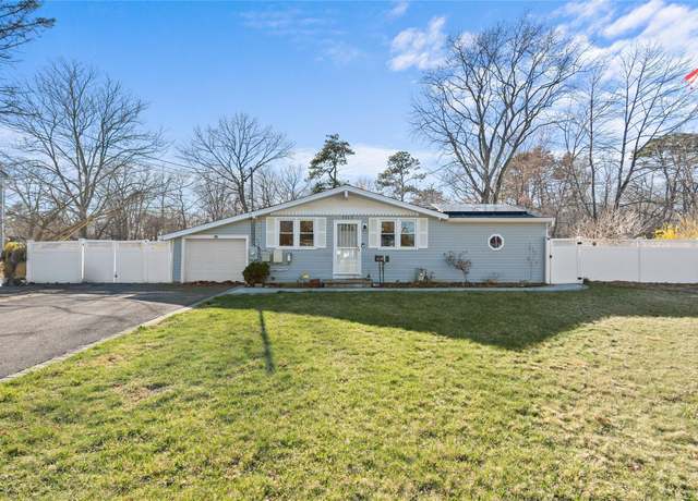 Property at 1117 Nugent Ave, Bay Shore, NY 11706, 3 beds, 1 bath