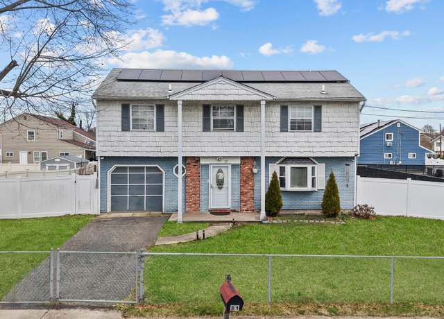 Property at 31 Olive St, Central Islip, NY 11722, 5 beds, 2 baths