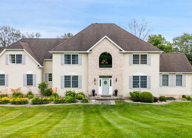 Property at 125 Duke Dr, Carmel, NY 10512, 5 beds, 2.5 baths