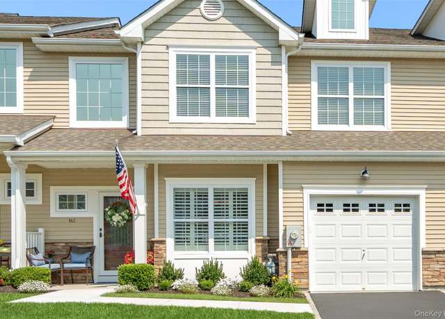 Property at 162 Halley Dr, Blue Point, NY 11772, 2 beds, 2.5 baths