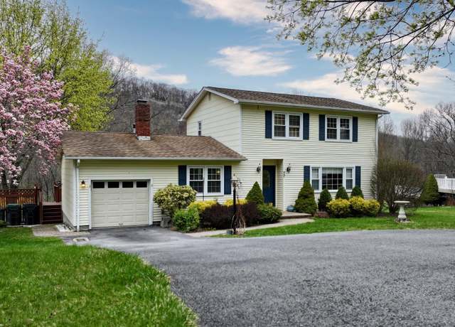 Property at 77 Washington Dr, Highland Mills, NY 10930, 3 beds, 2 baths