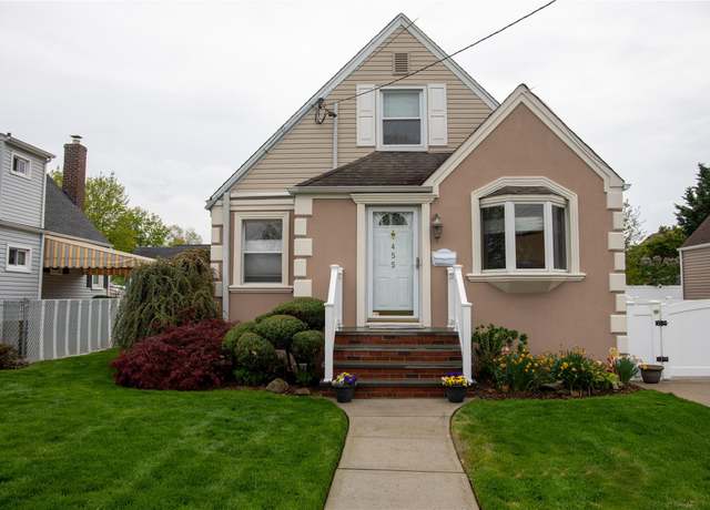 Property at 455 Jackson Ave, Mineola, NY 11501, 4 beds, 1.5 baths