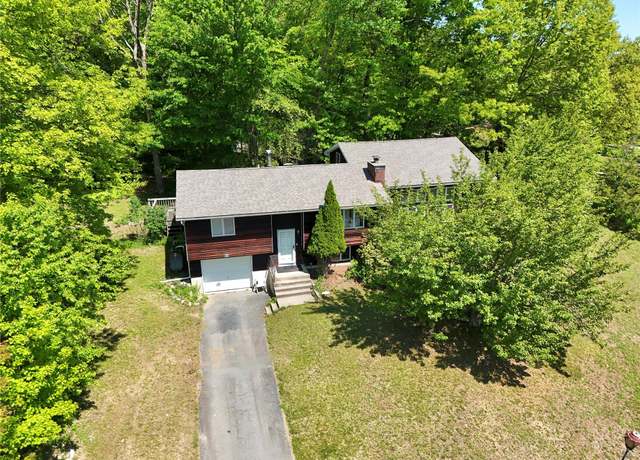 Property at 44 Karen Joy Dr, Middletown, NY 10940, 4 beds, 1.5 baths