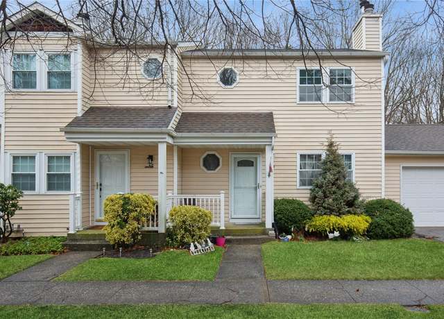 Property at 45 Hancock Cmns, Yaphank, NY 11980, 3 beds, 2 baths