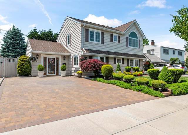 Property at 105 Sunrise Ln, Levittown, NY 11756, 4 beds, 2 baths