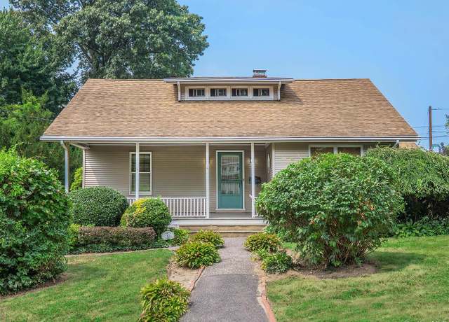 Property at 39 Cody Ave, Glen Head, NY 11545, 3 beds, 1.5 baths