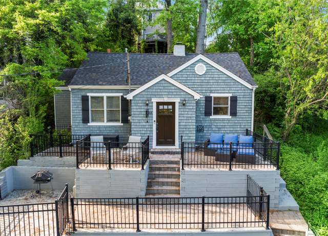 Property at 65 Bayview Dr, Huntington, NY 11743, 2 beds, 1 bath