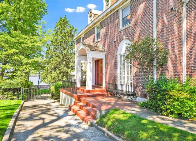 Property at 95 Malba Dr #1, Malba, NY 11357, 5 beds, 4 baths