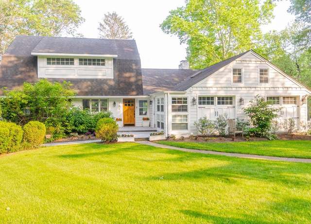 Property at 2 Spring Hollow Rd, Centerport, NY 11721, 6 beds, 7 baths