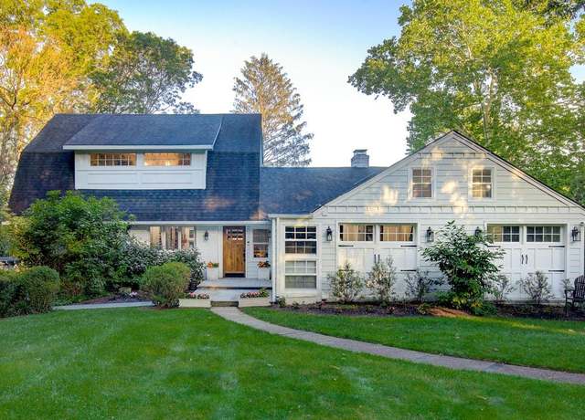 Property at 2 Spring Hollow Rd, Centerport, NY 11721, 6 beds, 7 baths