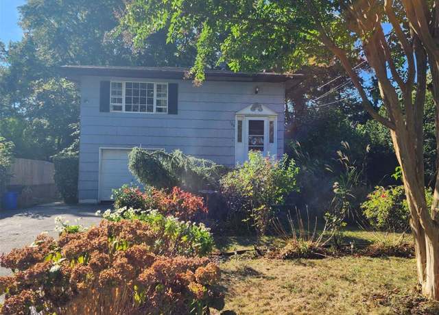 Property at 104 Frederick Ave, Babylon, NY 11702, 5 beds, 2 baths