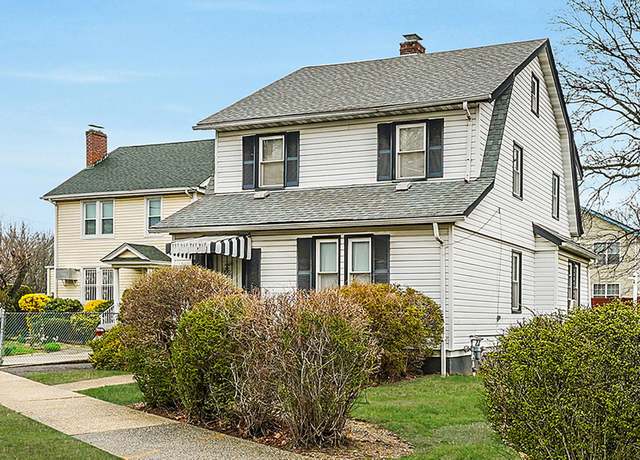 Property at 70 Bennett Ave, Hempstead, NY 11550, 3 beds, 2 baths