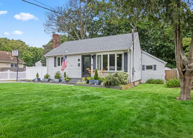 Property at 10 Elm Ave, Smithtown, NY 11787, 3 beds, 1.5 baths