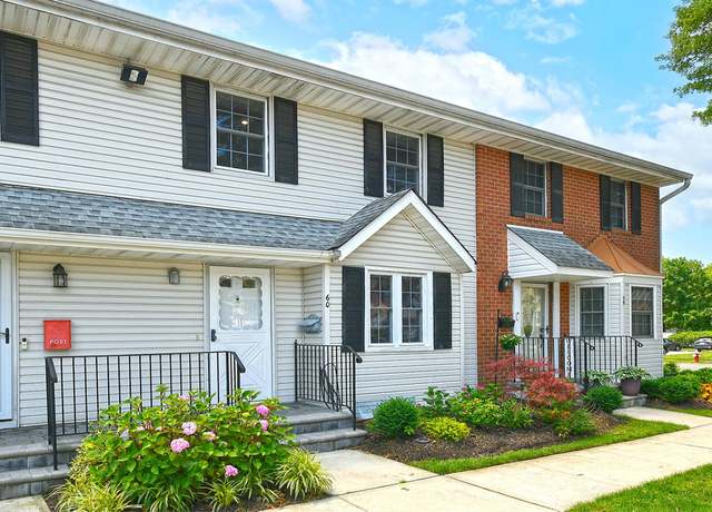Property at 60 Jad Ct, Plainview, NY 11803, 2 beds, 2.5 baths