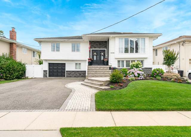 Property at 2508 Harbor Ln, Bellmore, NY 11710, 4 beds, 3 baths
