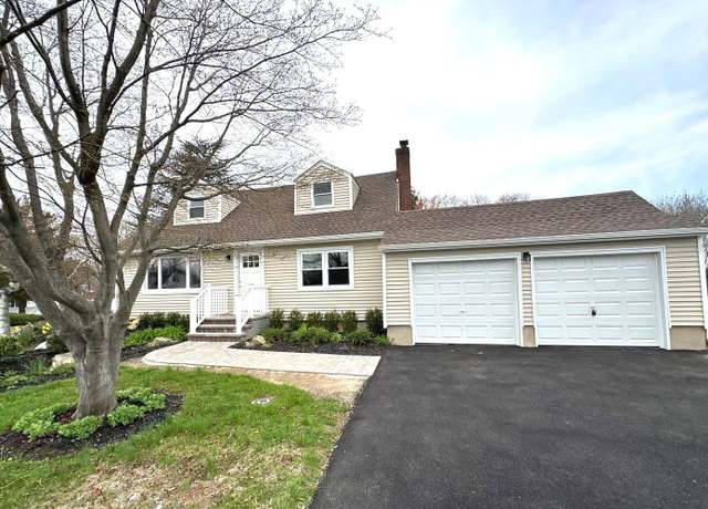 Property at 39 E 24th St, Huntington Station, NY 11746, 4 beds, 2 baths