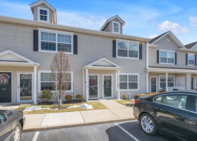 Property at 906 Willow Ln, Valley Stream, NY 11580, 2 beds, 2 baths