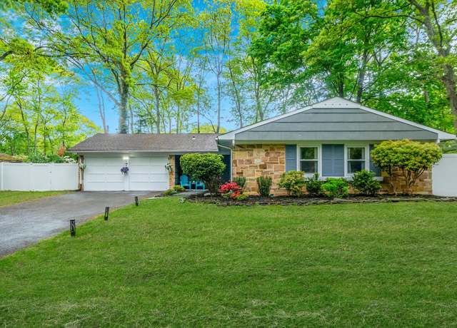 Property at 7 Sandstone Ln, Stony Brook, NY 11790, 3 beds, 2 baths