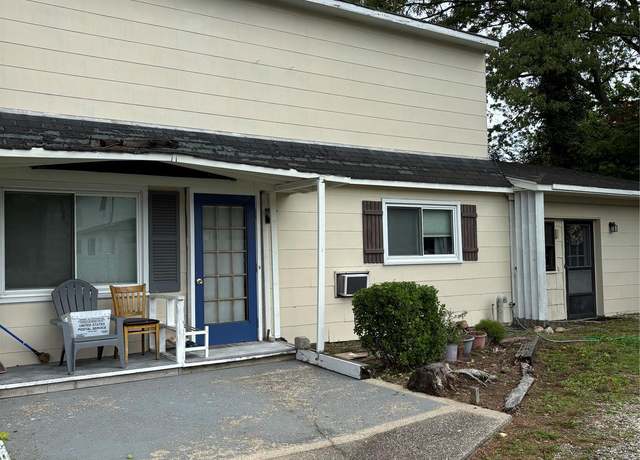 Property at 109 Convent Rd, Syosset, NY 11791, 3 beds, 2 baths