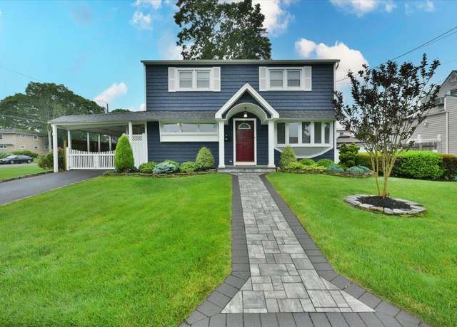 Property at 92 Smith St, Massapequa Park, NY 11762, 5 beds, 2 baths