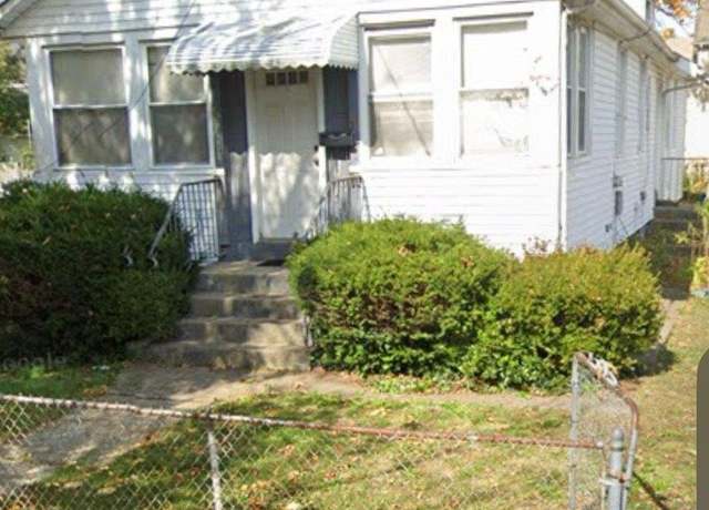 Property at 27 Midwood St, Hempstead, NY 11550, 3 beds, 2 baths