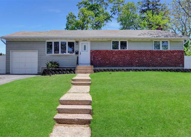 Property at 17 W 21st St, Deer Park, NY 11729, 3 beds, 1 bath