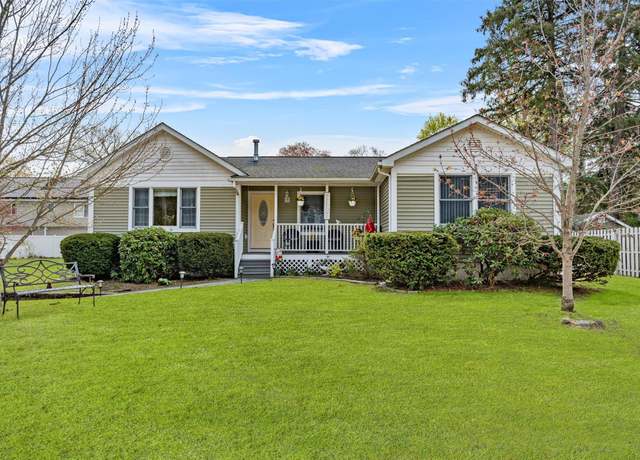 Property at 48 Murray Rd, Greenwood Lake, NY 10925, 2 beds, 1.5 baths