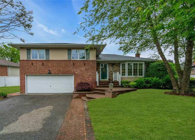 Property at 5 Leefield, Melville, NY 11747, 3 beds, 2.5 baths