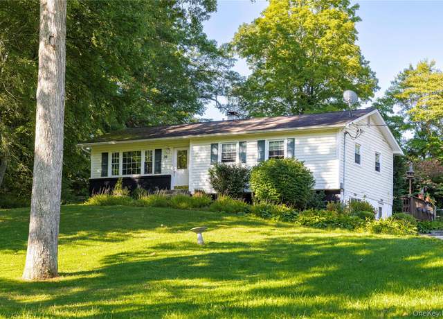 Property at 36 Julie Dr, Hopewell Junction, NY 12533, 3 beds, 2 baths