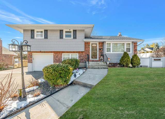 Property at 10 Kings Park Rd, Commack, NY 11725, 4 beds, 2 baths
