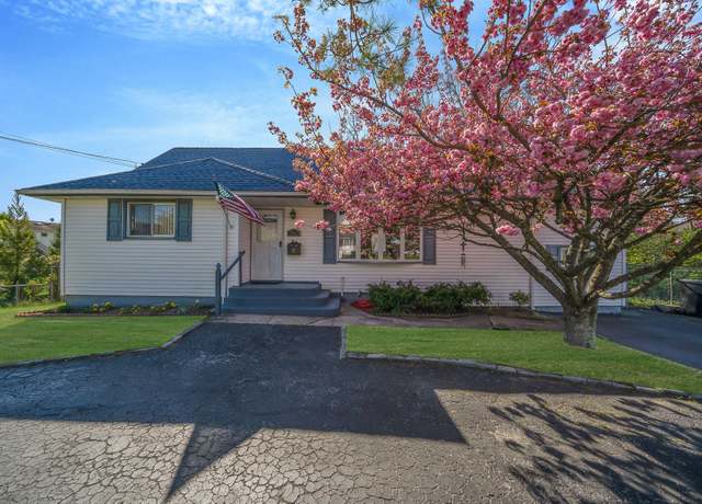 Property at 760 Higbie Ln, West Islip, NY 11795, 4 beds, 3 baths